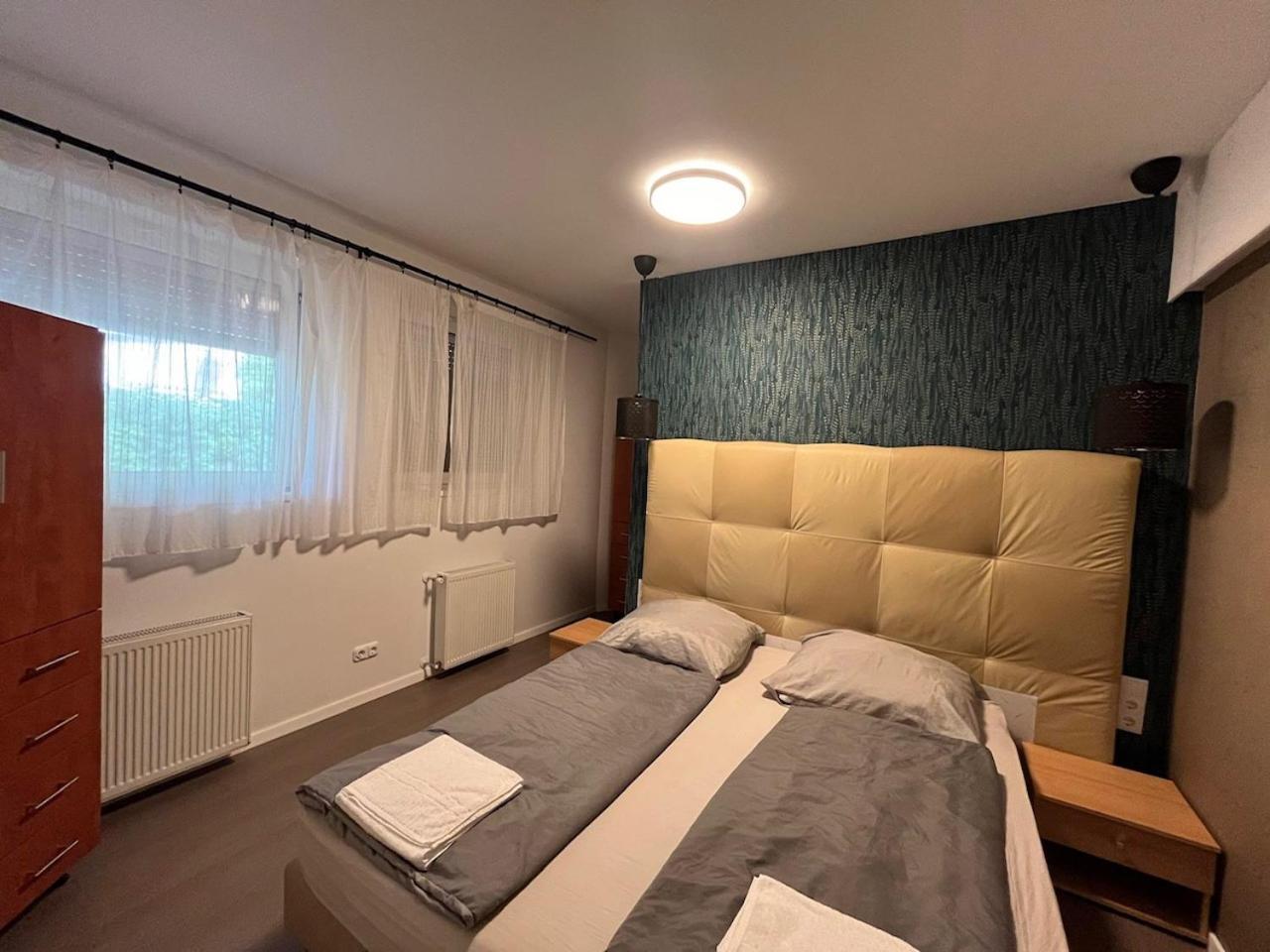 Y Apartman Balatonlelle Bagian luar foto