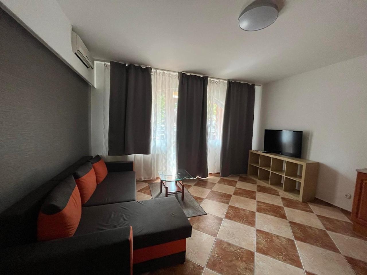 Y Apartman Balatonlelle Bagian luar foto