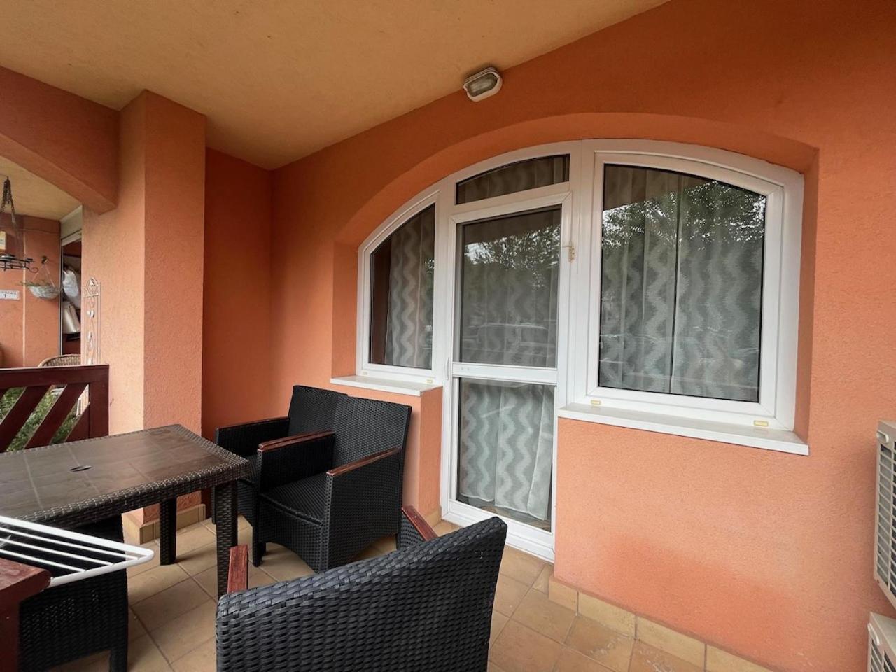 Y Apartman Balatonlelle Bagian luar foto