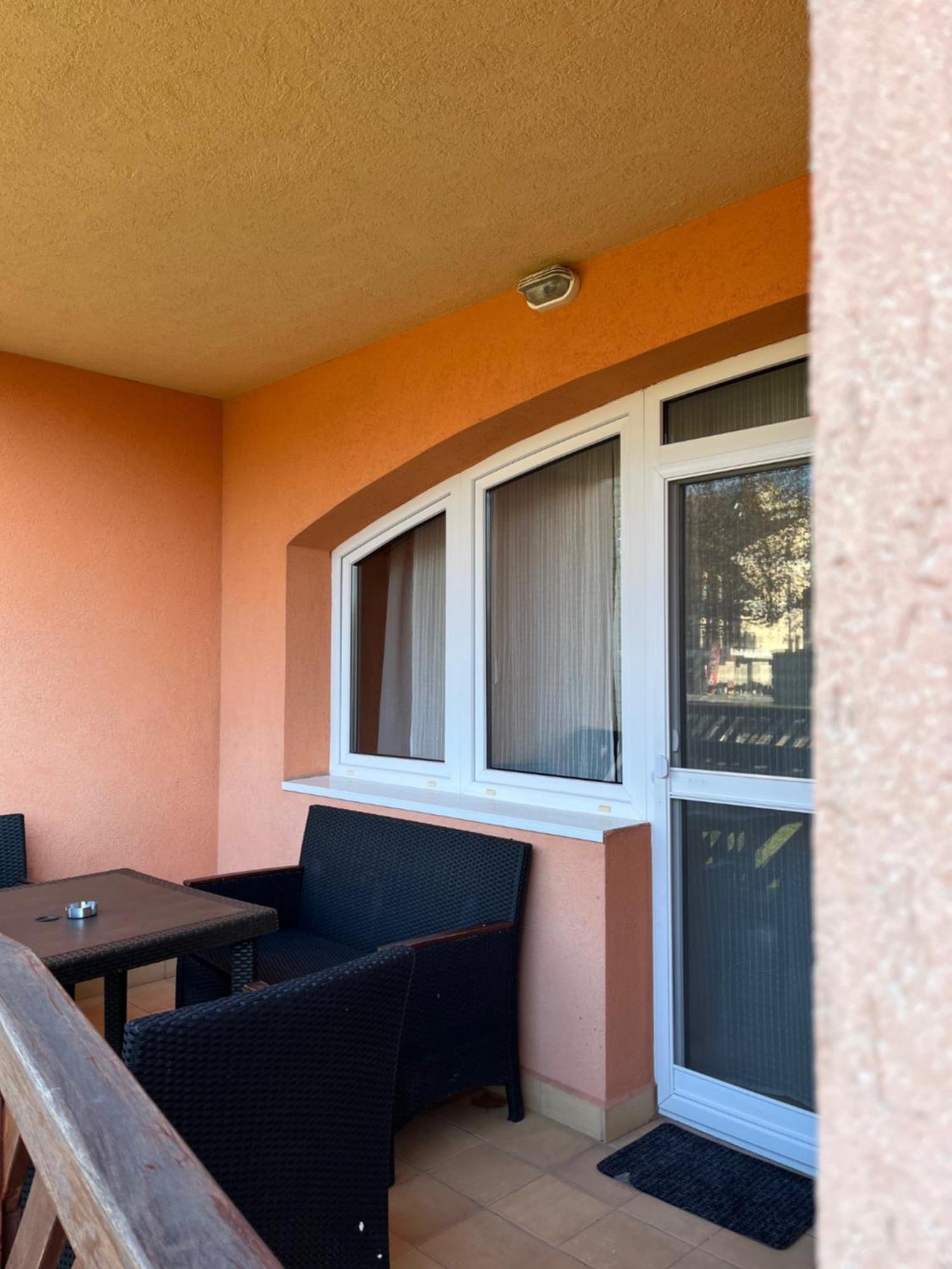 Y Apartman Balatonlelle Bagian luar foto