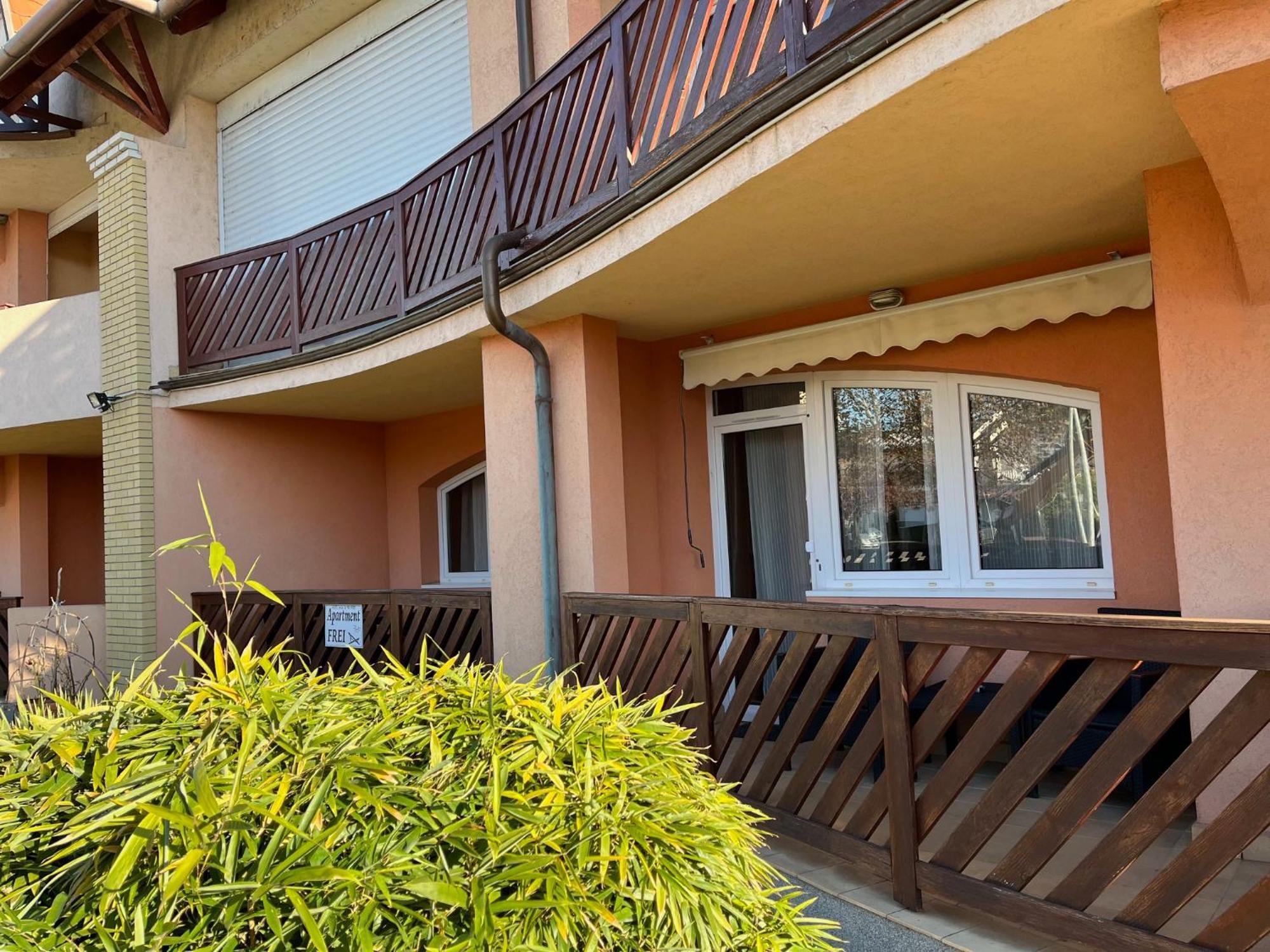 Y Apartman Balatonlelle Bagian luar foto