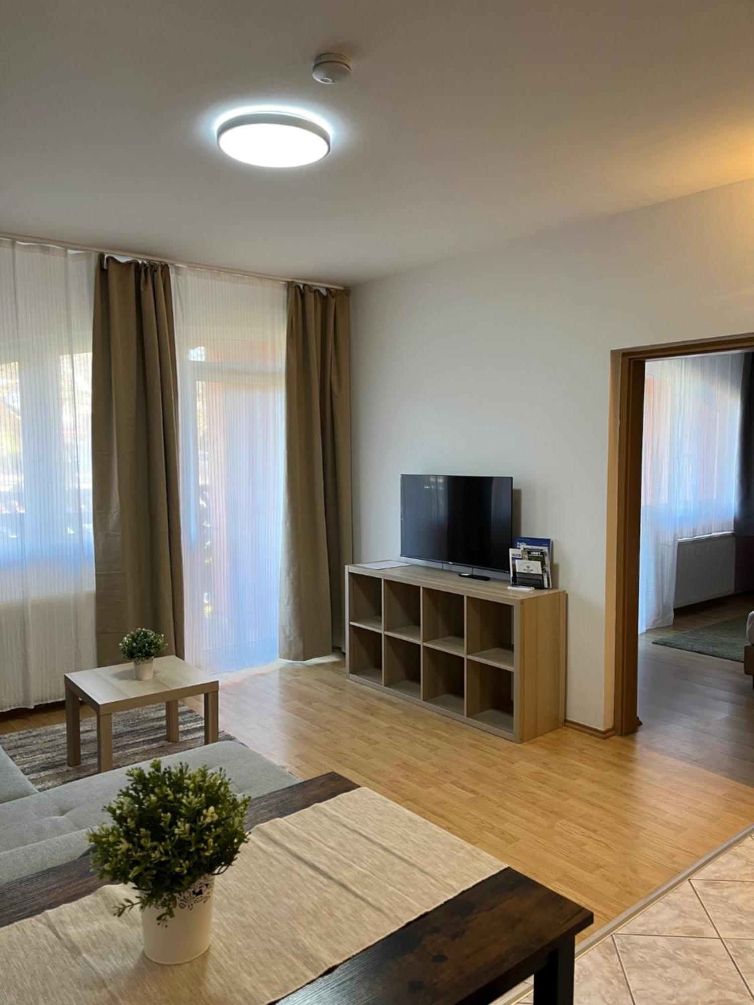 Y Apartman Balatonlelle Bagian luar foto