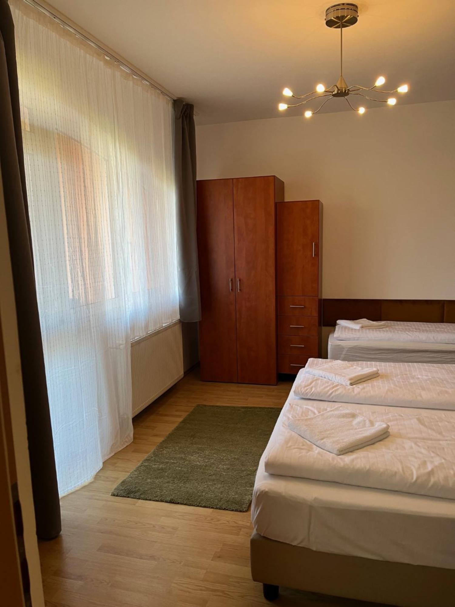 Y Apartman Balatonlelle Bagian luar foto